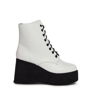 NWOT Sold Out DAYLIGHT CLUB PLATFORM BOOTS-WHITE BY DOLLS KILL Size 7.5